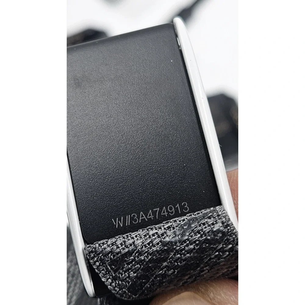 WHOOP Strap 3.0 (Tracker, 1 Charger/Battery Pack)  Good Condition